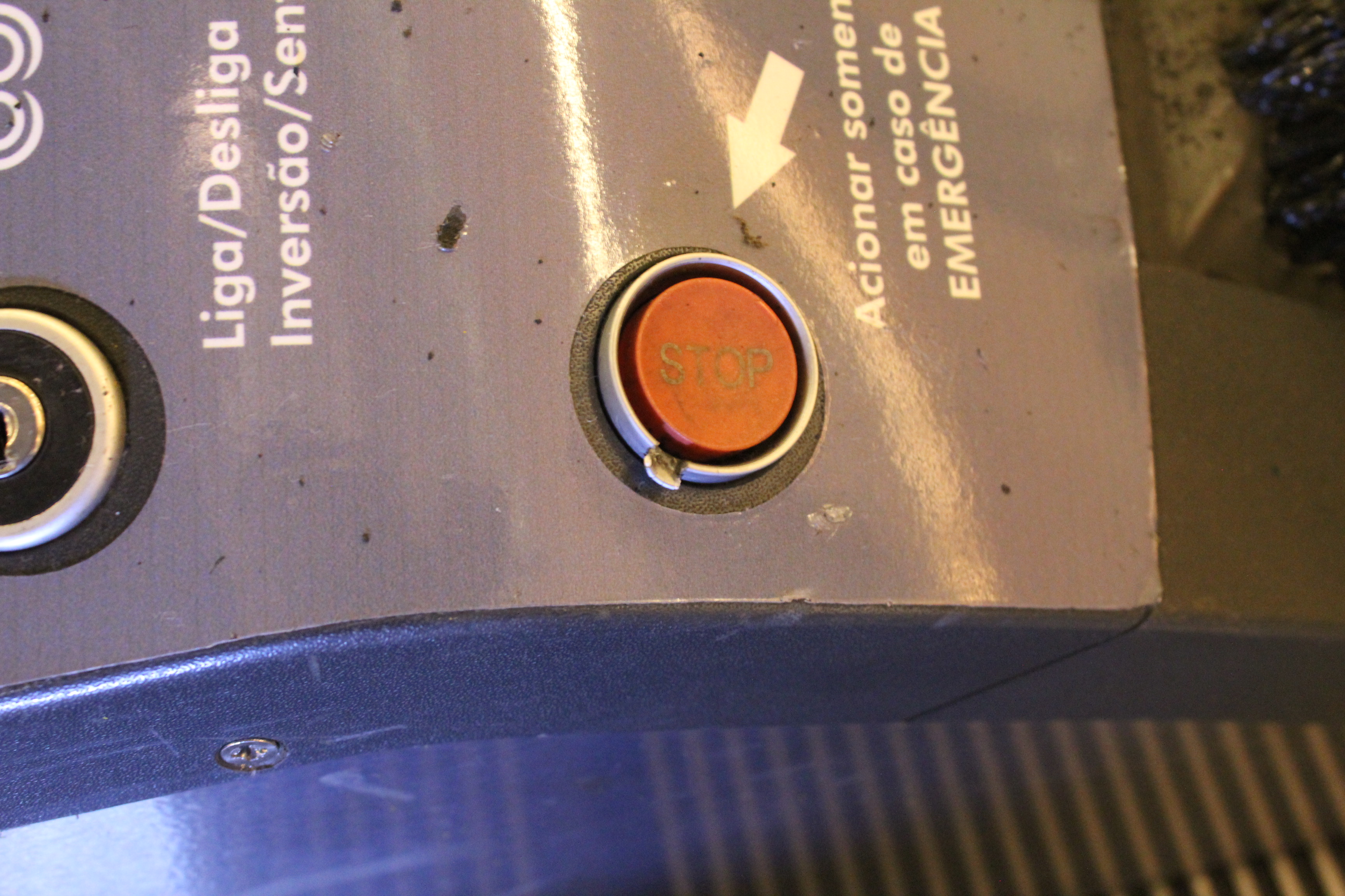 Escadas e Esteiras Rolantes